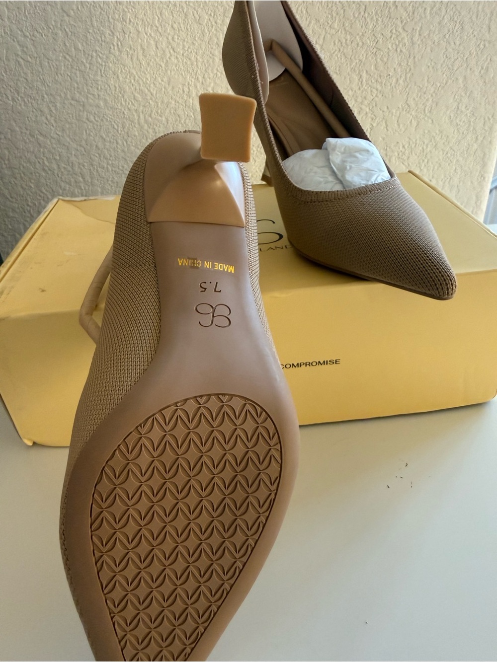Cosy Island Pointed Toe Women’s Pump in Taupe/ Apricot - Picture 3 of 3
